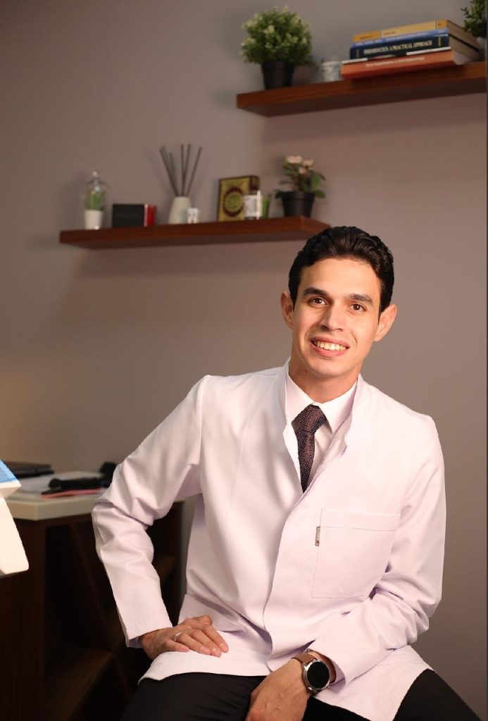 أفضل دكتور أسنان في التجمع: د. محمد فيصل وخدماته المتقدمة